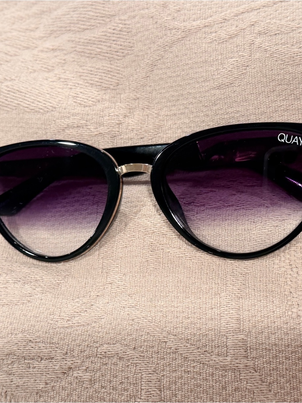Quay Australia Black Cat Eye Sunglasses with Gradient Lenses RARE
